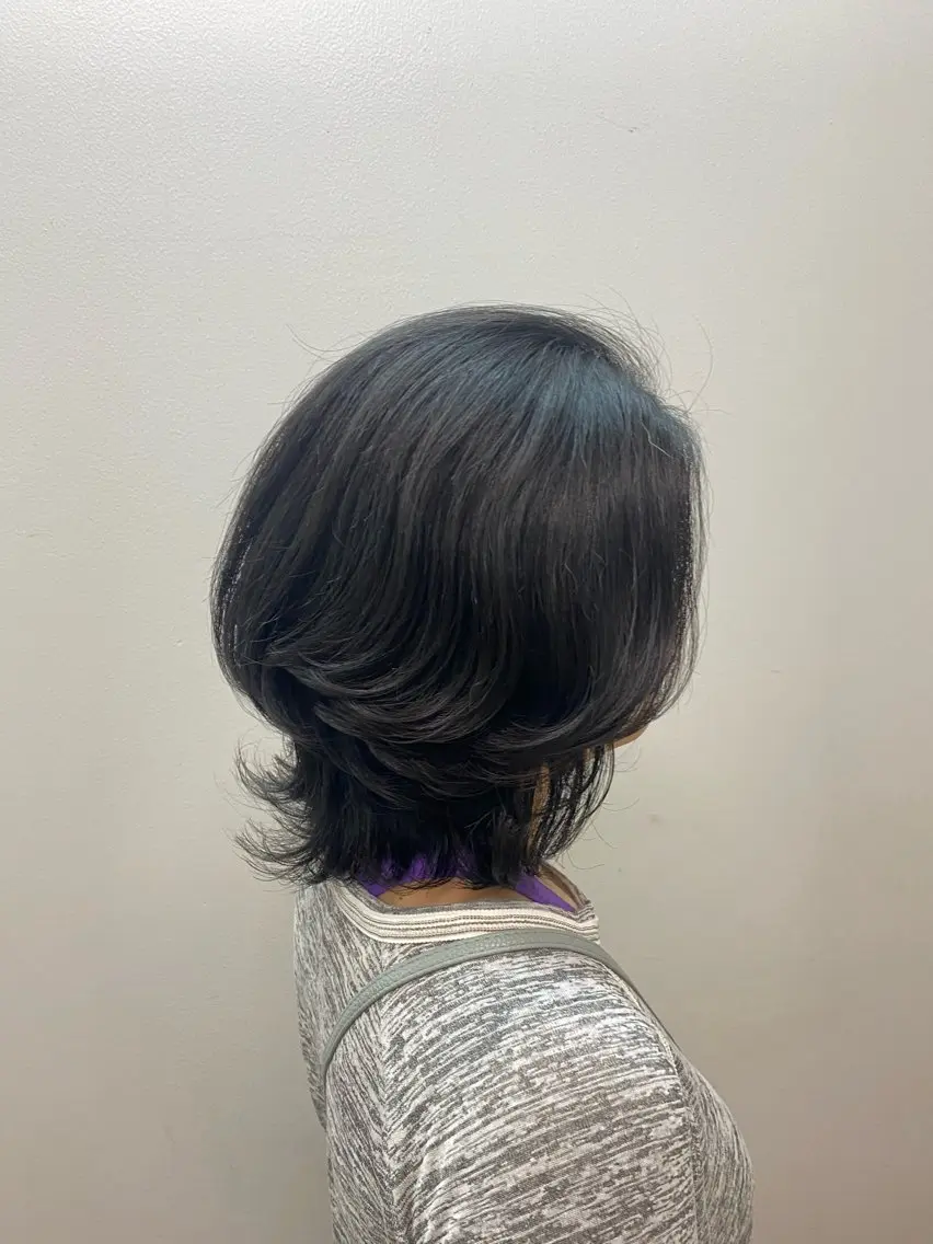 ミディアム ボブ くびれヘア ウルフカット ウルフボブ 染谷 れなのヘアスタイル
