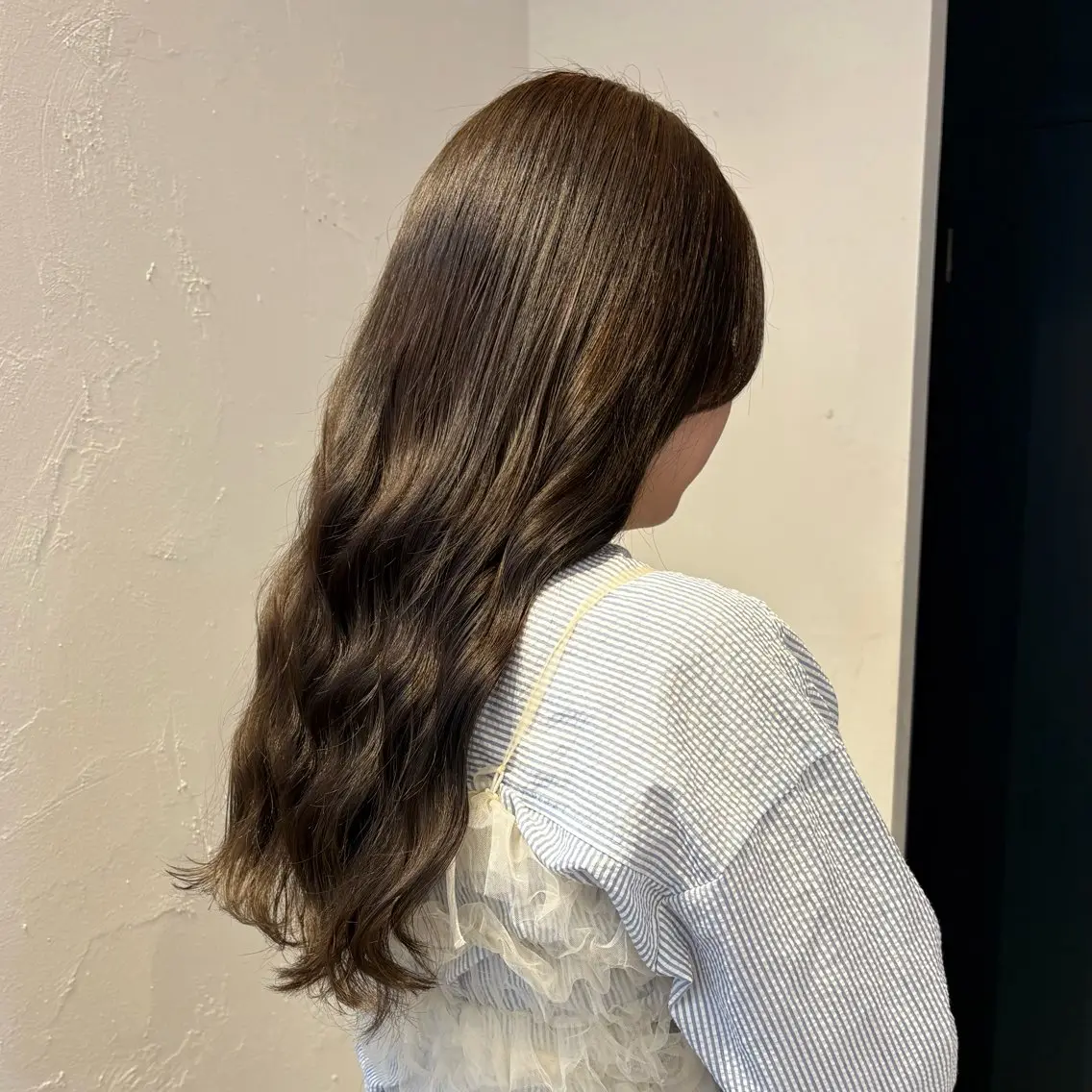 ロング カラー 透明感カラー イルミナカラー mina / 透明感ベージュカラーのヘアスタイル
