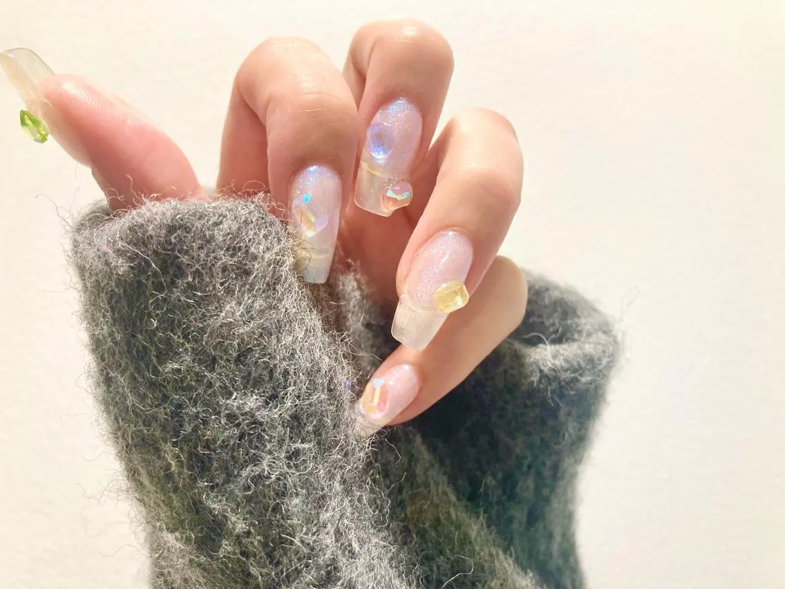 ジェルオフなし【深爪矯正エクステ】ラメ＆ネイルパーツ💅の写真