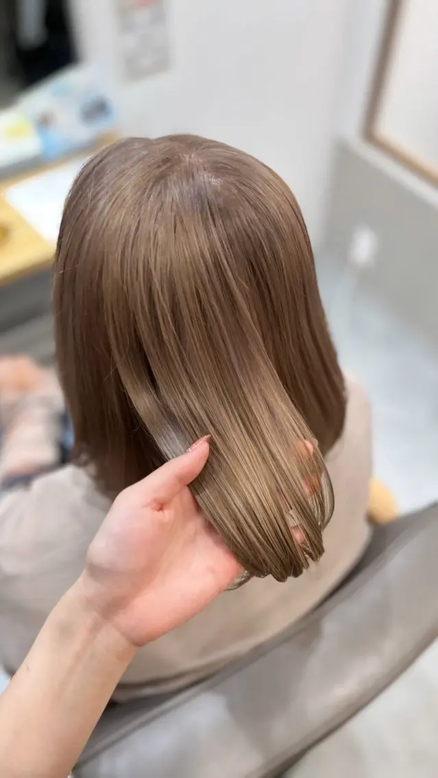 カラー ベージュカラー ミルクティーベージュ diva REMIのヘアスタイル