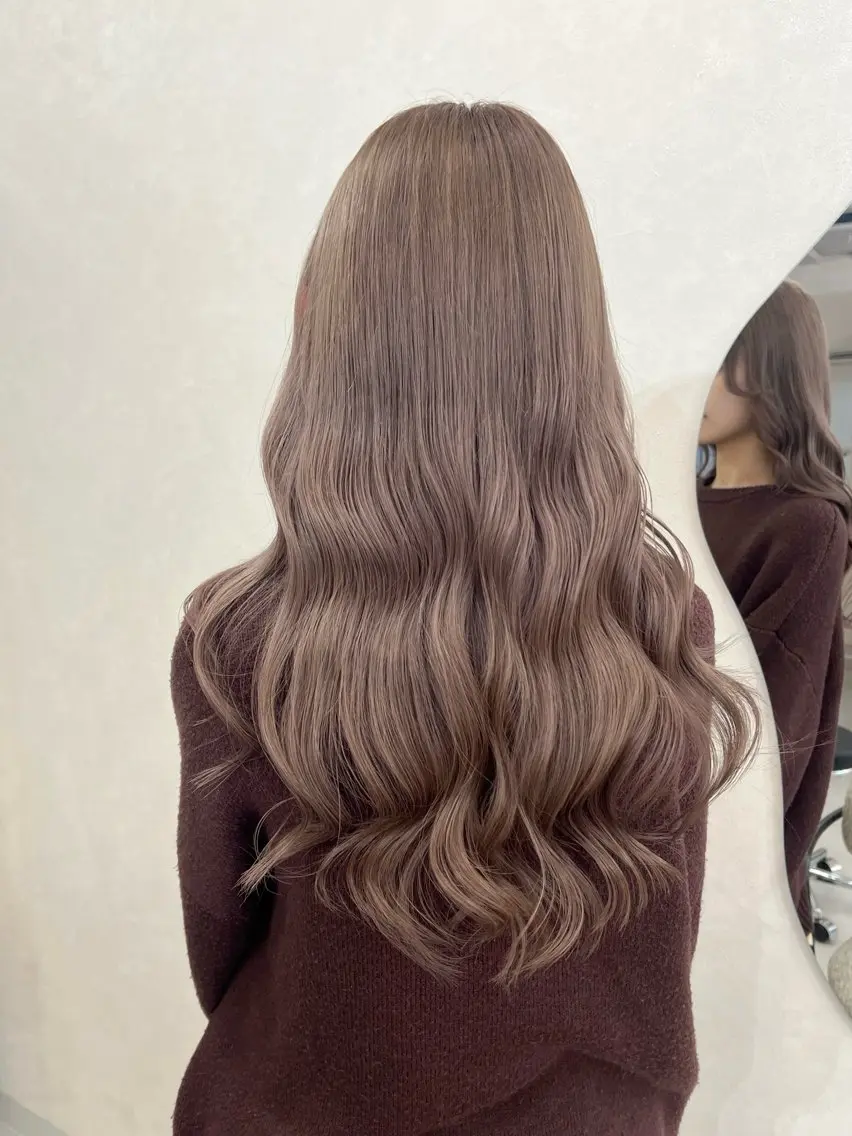 ロング カラー ベージュカラー ヘアカラー 長山 茉白のヘアスタイル