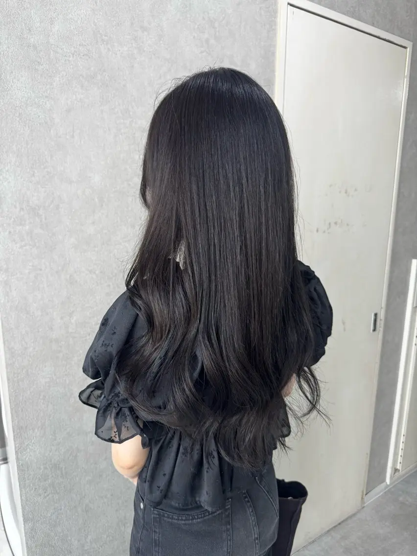 ロング カラー アッシュ アッシュブラウン ベージュカラー 黒髪 ブリーチ カット ヘアカラー トリートメント 赤み無し柔らかカラー 【梅田】madokaのヘアスタイル
