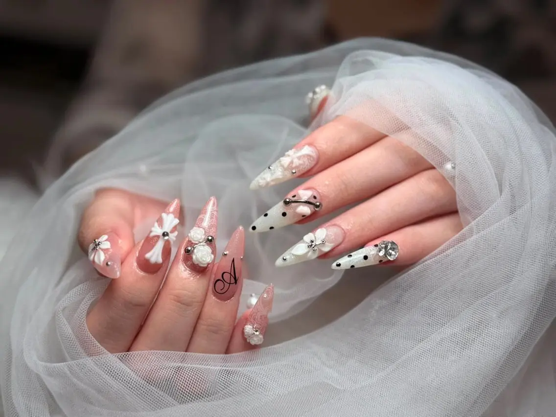ネイル チークネイル ドット フレンチネイル グラデーション 韓国ネイル ハンドネイル Cloudy Chan Nailのネイルデザイン