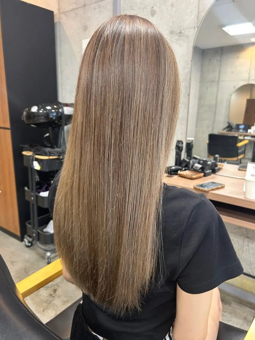 ロング カラー 透明感カラー ハイライトカラー ハイライト ヘアカラー トリートメント &SONS 小林亨のヘアスタイル