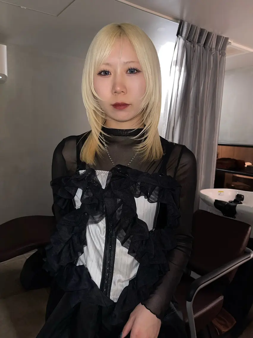 ミディアム 顔まわりレイヤー 顔周りカット レイヤーカット カット 原田 朱里のヘアスタイル