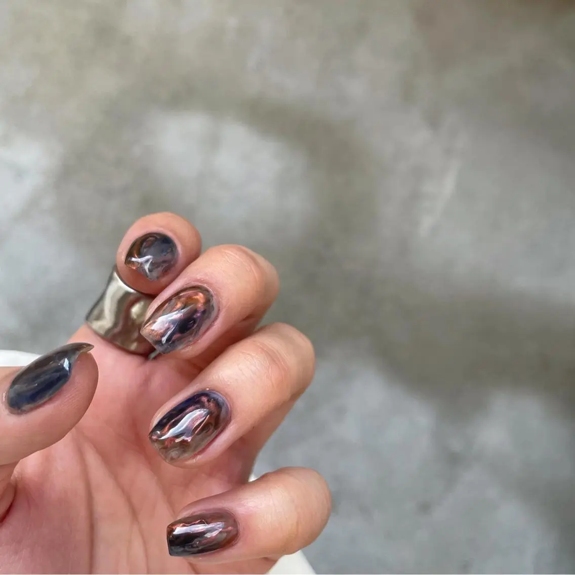 ネイル ブラウン カジュアル ミラーネイル ニュアンスネイル ハンドネイル ハンドケア lylynail YUUKAのネイルデザイン