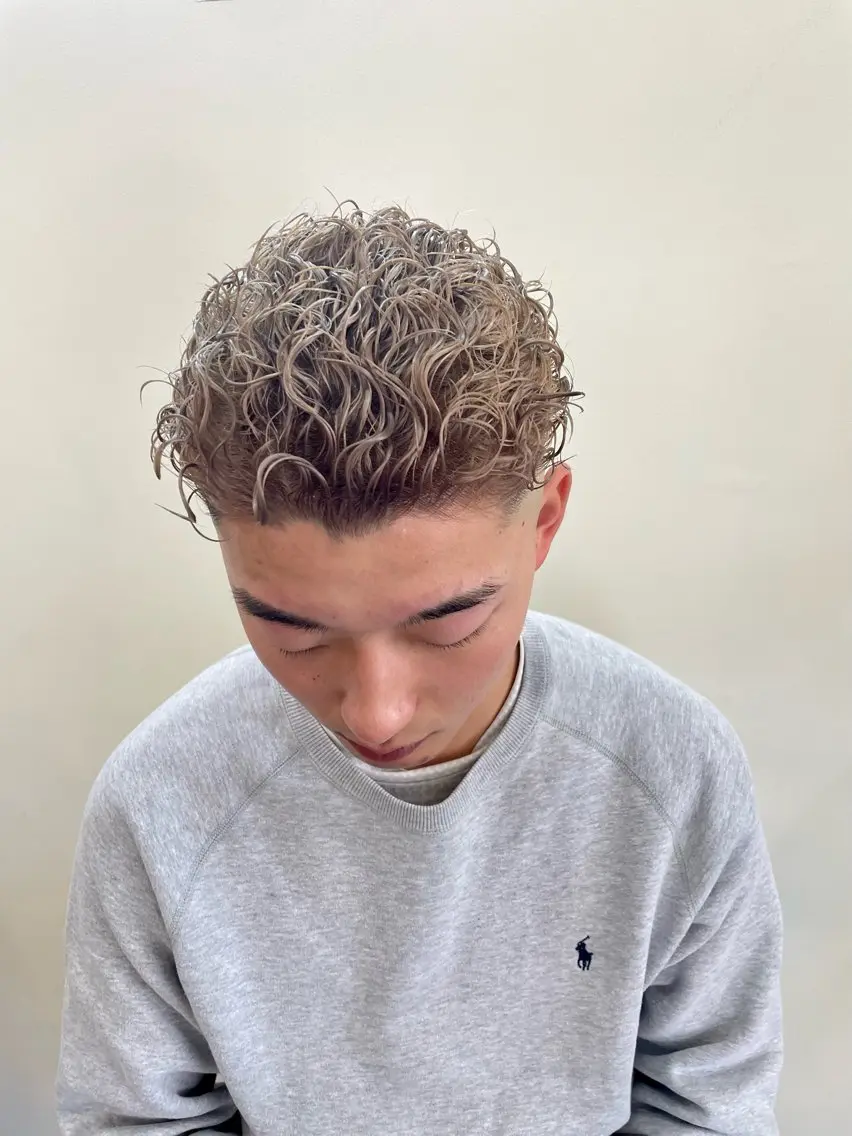 カラー パーマ メンズ メンズブリーチ メンズハイトーン メンズパーマ メンズツイストパーマ ブリーチ カット ヘアカラー パーマ WEST OLAND加藤圭介のヘアスタイル