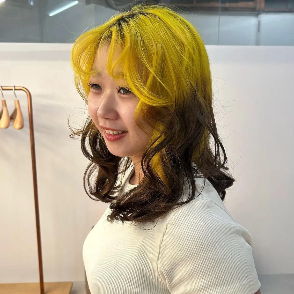 セミロング カラー ヘアカラー ひな🐥ハイトーン/ レイヤーカット✨のヘアスタイル
