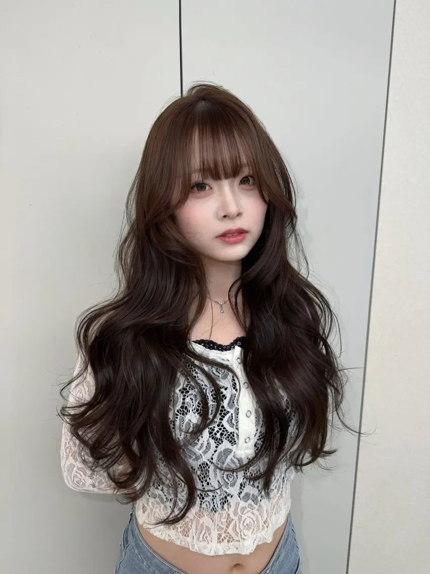 ロング ロングレイヤー 顔まわりレイヤー 韓国風ヘア レイヤーカット ロング ヘアカラー トリートメント クニヨシ ハルヤのヘアスタイル