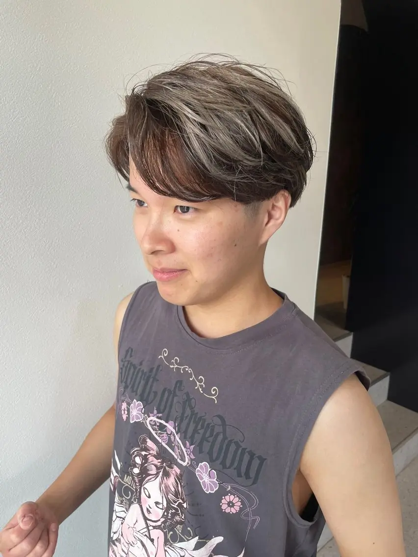 ショート カラー メンズ メンズブリーチ ブリーチ デザインカラー カット ヘアカラー 宇野 颯太のヘアスタイル