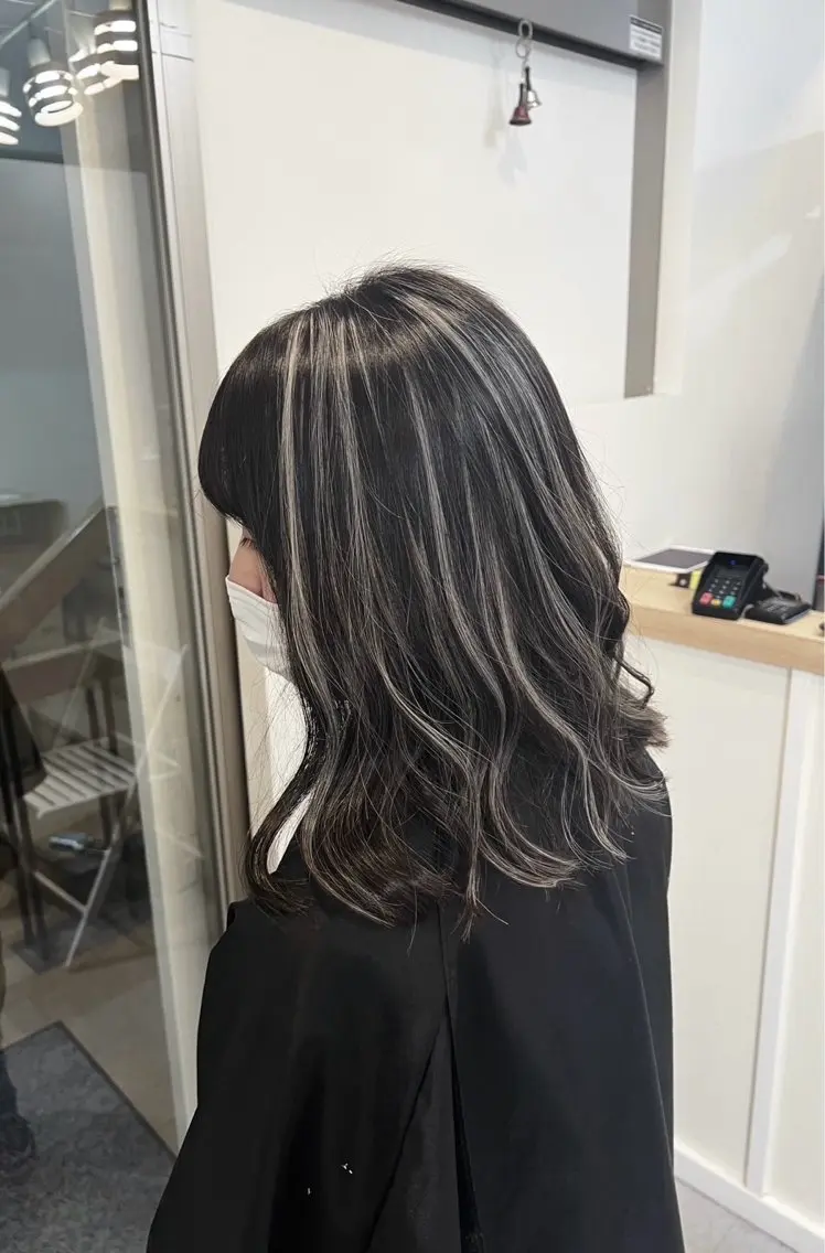 ミディアム カラー ダークグレー ダークグレージュ グレージュ ハイライトカラー ハイライト 指名数No.1 /NAOYAのヘアスタイル