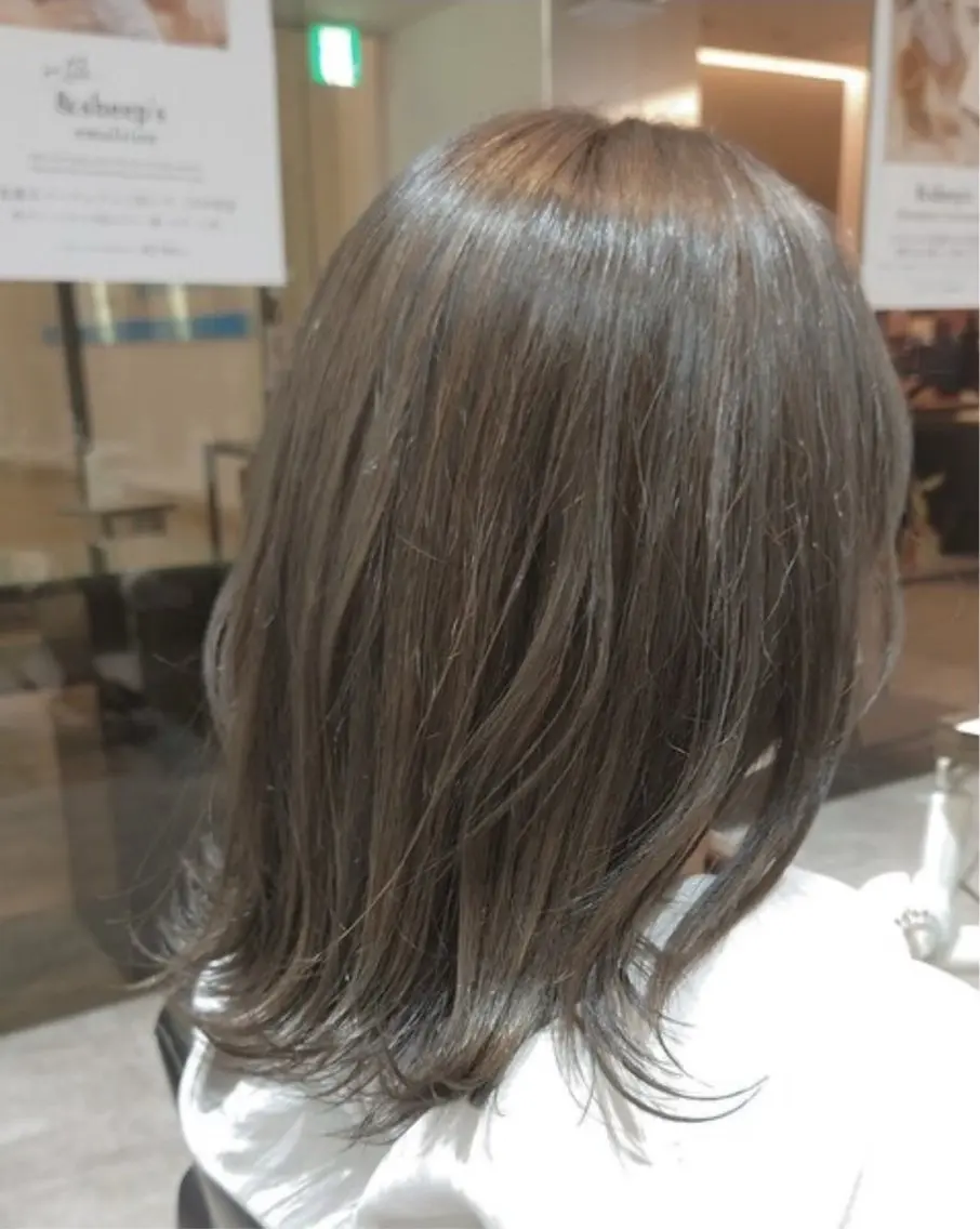 カラー グレージュ カット 豊川 絢子のヘアスタイル