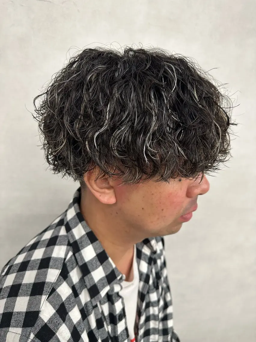👑フル👑メンズカット+メンズハイライト&カラー+好きなメンズパーマ+トリートメント+スパ+眉毛カット+ヘアセットの写真