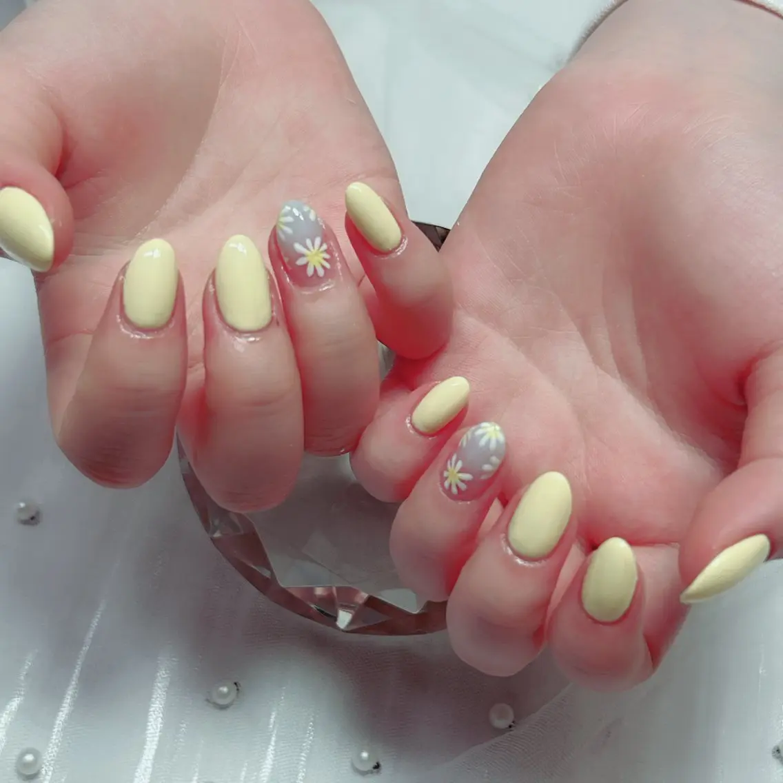 ネイル オーロラネイル フラワーネイル フレンチネイル キラキラネイル ラメ(グリッター) ハンドネイル Cute Tips nailのネイルデザイン