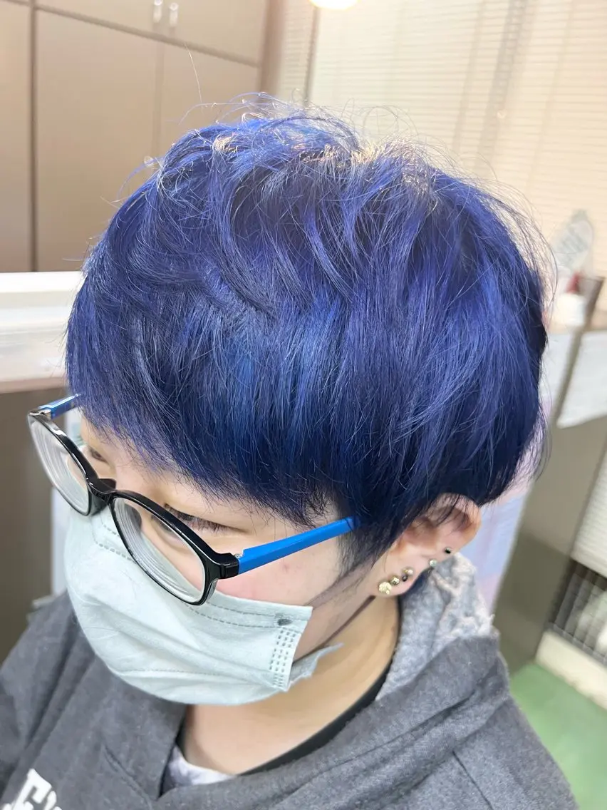 ショート カラー ブルーカラー ショートヘア カット ヘアカラー 甲田 豪徳のヘアスタイル
