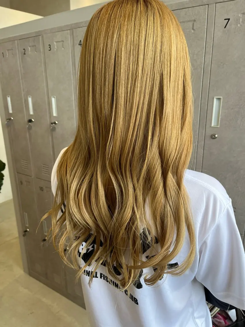 ロング カラー ブリーチ ブロンド 福島 果音のヘアスタイル