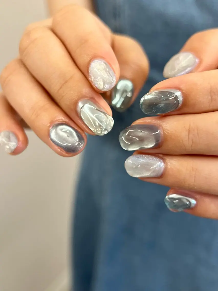 ネイル ブルー ジェルネイル 氷ネイル・うるうるネイル マグネットネイル ニュアンスネイル ハンドネイル ハンドケア Bana_ Nailのネイルデザイン