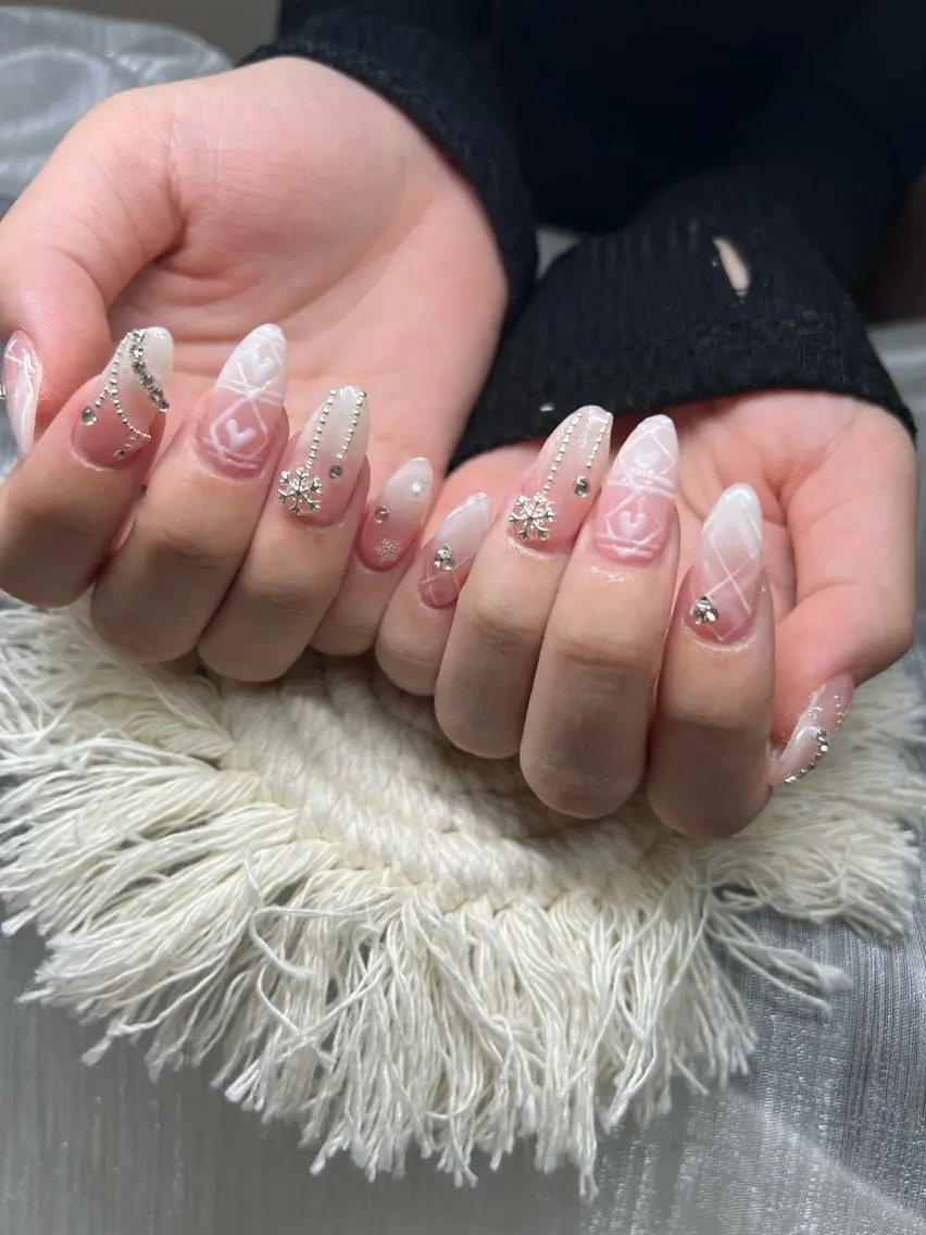 ネイル オーロラネイル チークネイル 長さ出し フットネイル フレンチネイル ハンドネイル Lee Nailsのネイルデザイン