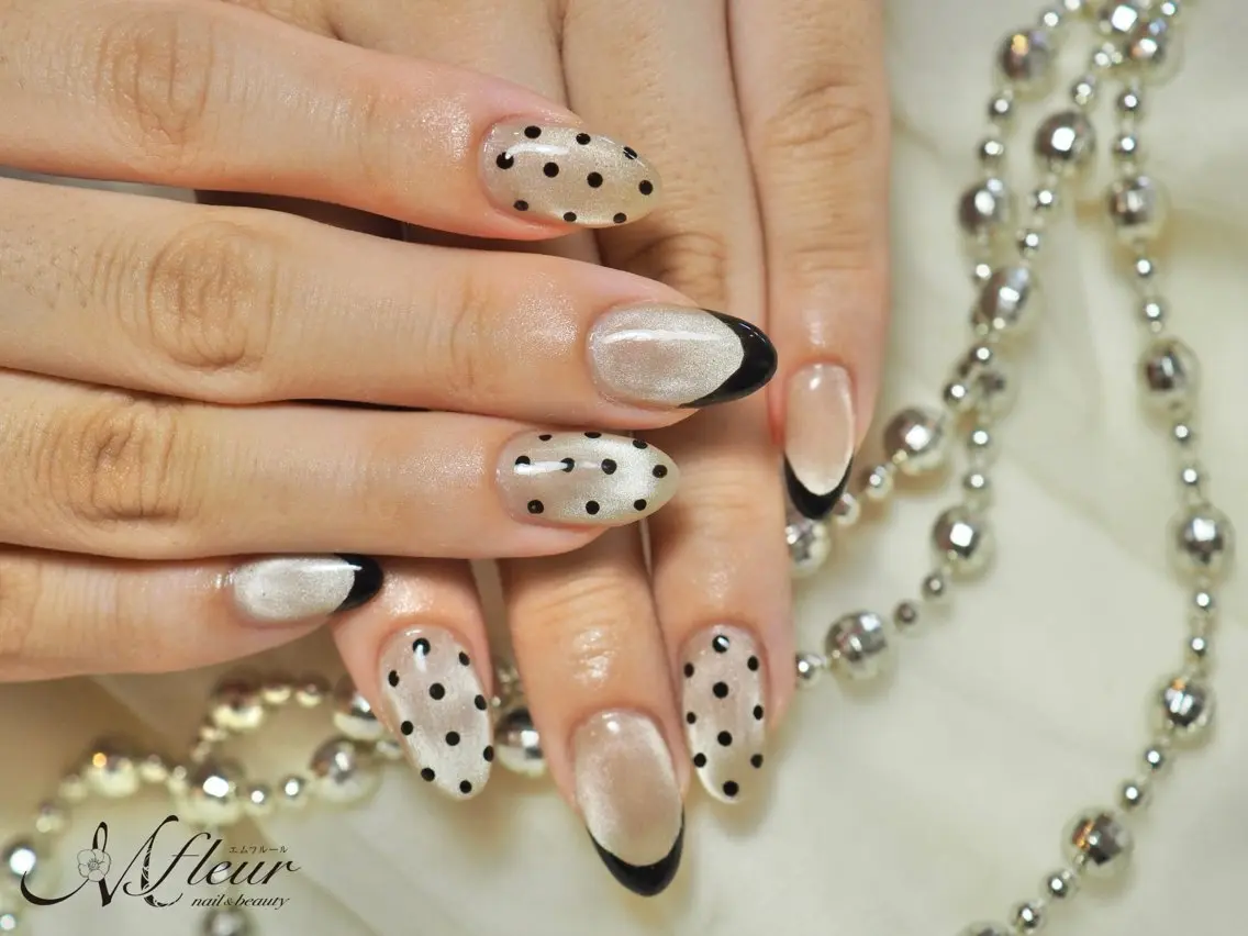 ネイル ドット フレンチネイル マグネットネイル saya M🌸💅✨のネイルデザイン
