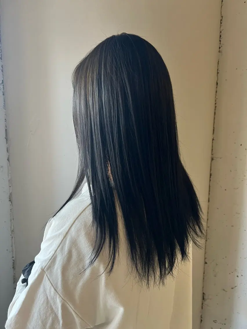 セミロング カラー 黒髪 ブルーカラー ネイビーカラー ヘアカラー トリートメント ヘッドスパ カラースペシャリスト しょう🧑🏼‍🎨のヘアスタイル