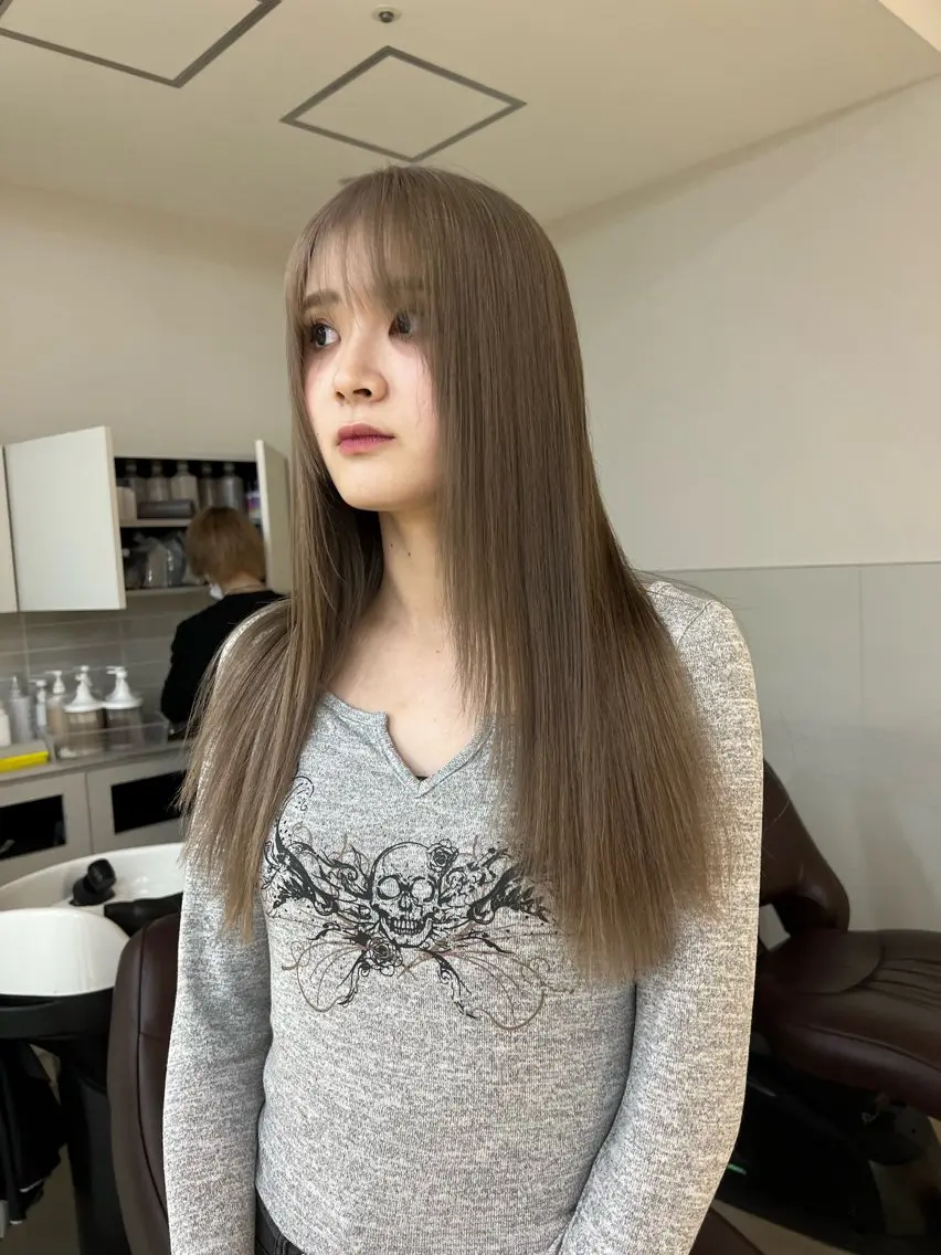 ロング カラー アッシュ アッシュブラウン ブリーチ ブラウンカラー ケアブリーチ ヘアカラー トリートメント レイヤー専門家 ダブルカラー修のヘアスタイル
