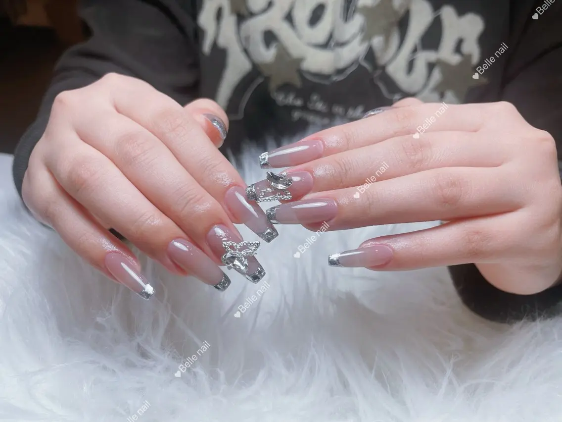 ネイル アートネイル 長さ出し フレンチネイル ジェルネイル キラキラネイル Belle Nail Salonのネイルデザイン