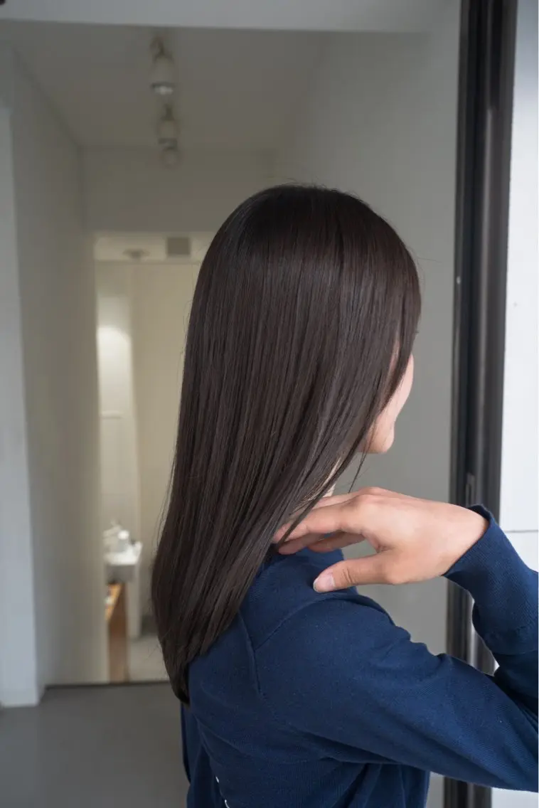 セミロング カラー グレージュ レイヤーカット 酸性ストレート カット ヘアカラー 縮毛矯正 navile原宿 yumaのヘアスタイル