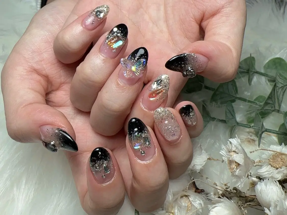 ネイル キラキラネイル 持ち込み ハンドネイル ハンドケア 🫧M. nailsのネイルデザイン