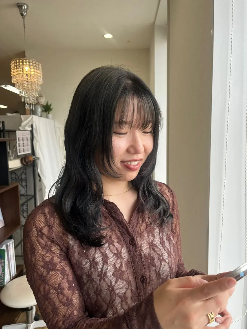 ミディアム カット 喜屋武 美月のヘアスタイル