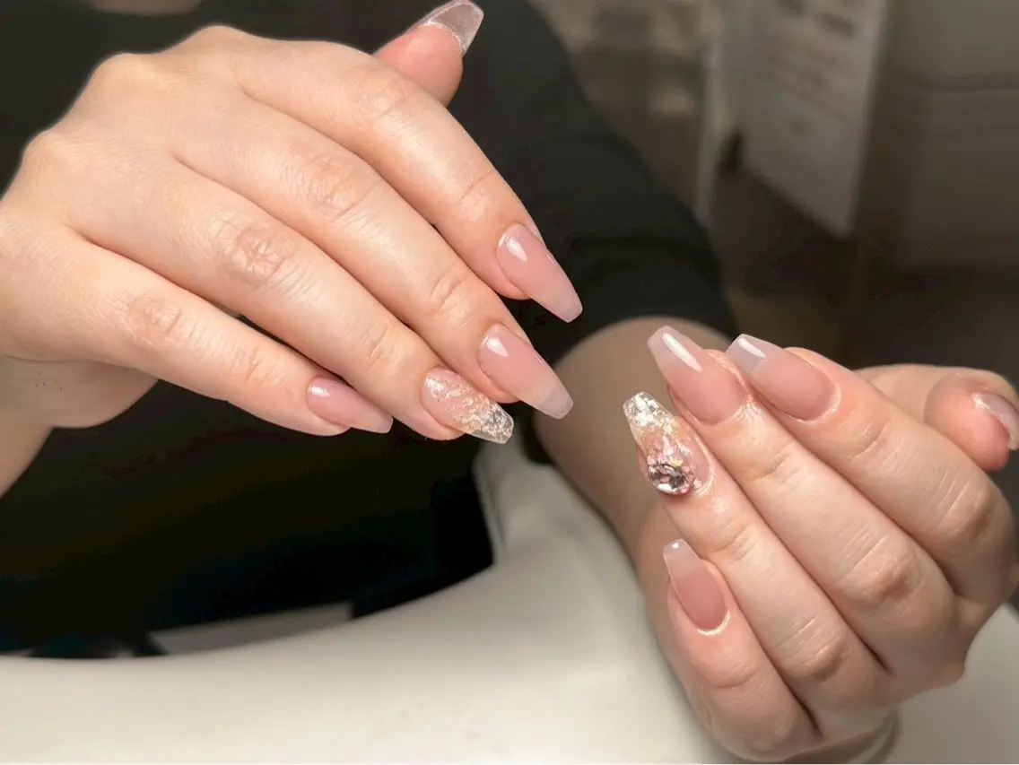セミロング ハンドネイル ビン アンのネイルデザイン