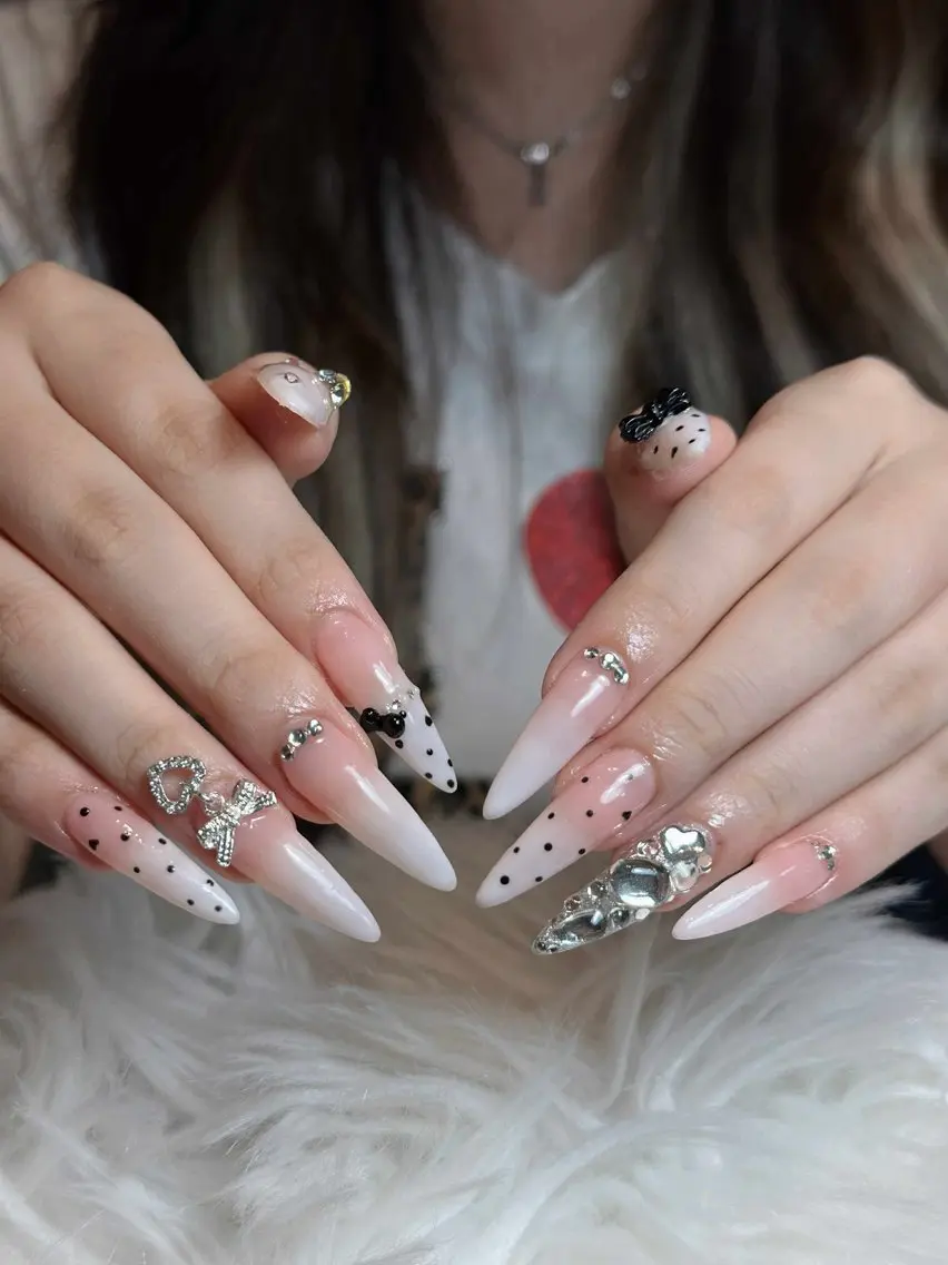ネイル フレンチネイル ジェルネイル キラキラネイル 韓国ネイル レース Julli NailStudioのネイルデザイン