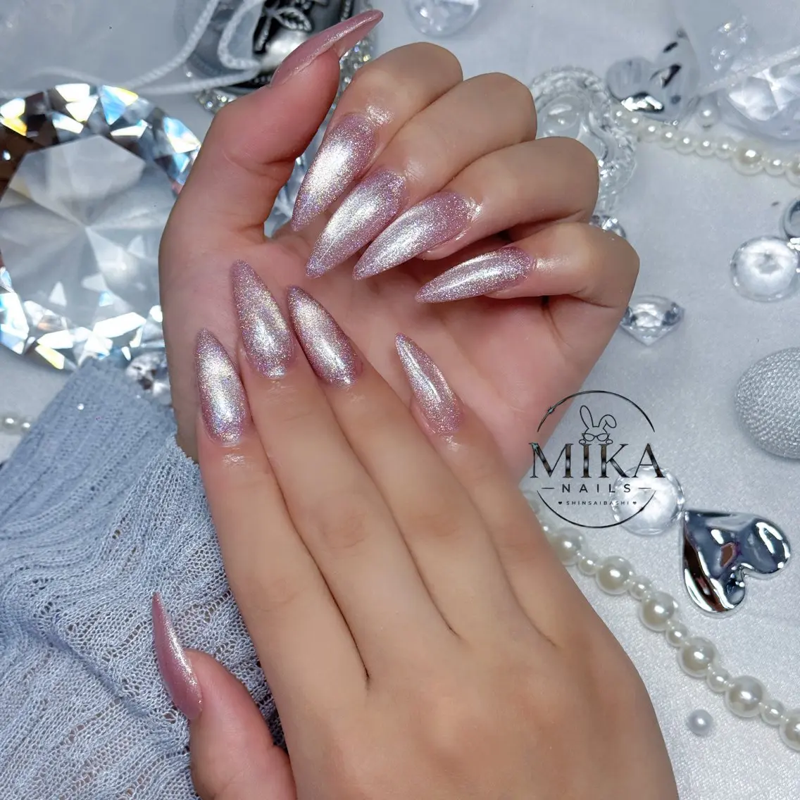 ネイル ガーリー キラキラネイル 韓国ネイル ロングネイル シンプルネイル ハンドネイル Genie Mika Nailsのネイルデザイン