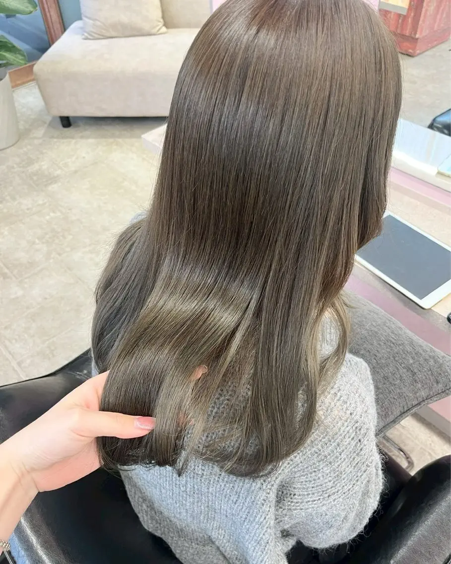 カラー グレージュ オリーブグレージュ オリーブグレー MATTY azusaのヘアスタイル
