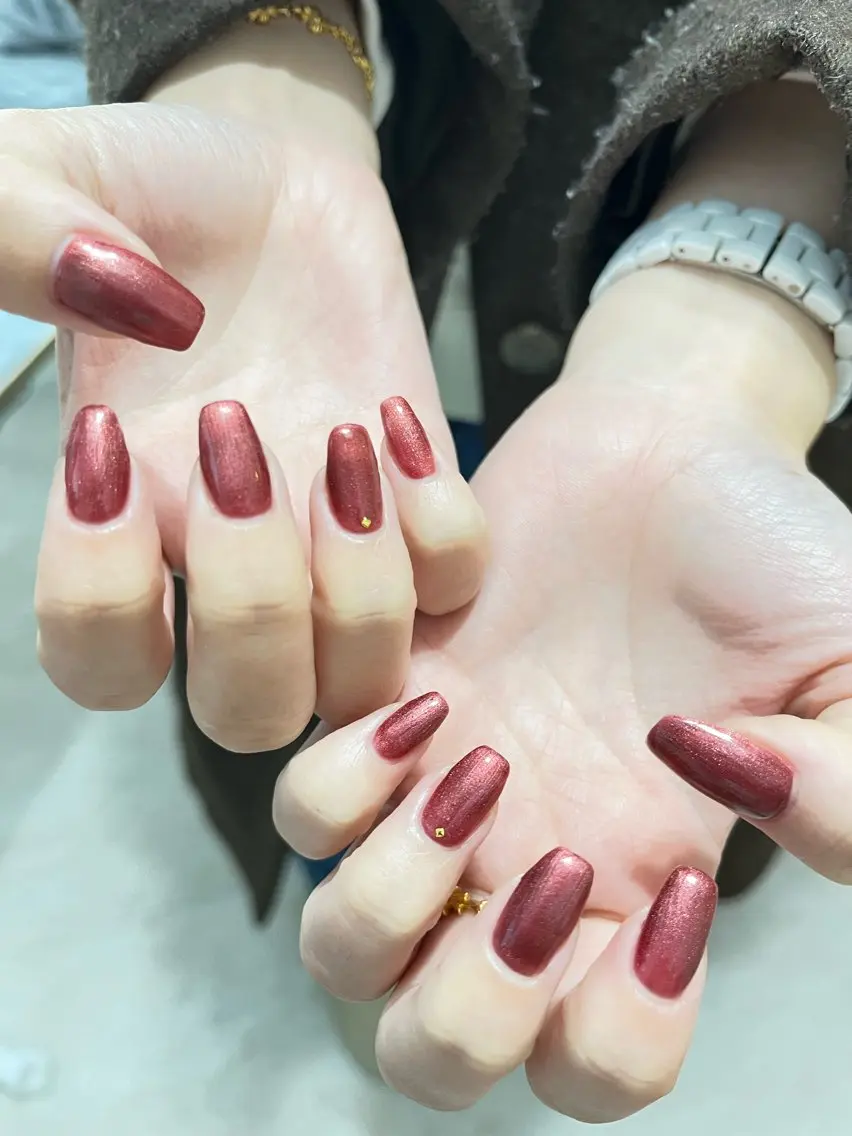 ネイル マグネットネイル 赤色 HUU. riko 二俣川のネイルデザイン