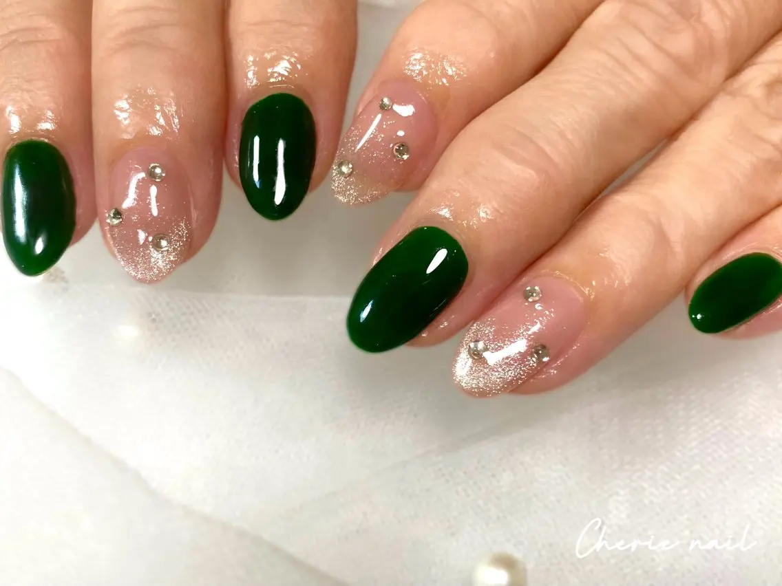 ネイル ジェルネイル グリーン キラキラネイル マグネットネイル ストーンネイル ハンドネイル Cherienail yunaのネイルデザイン