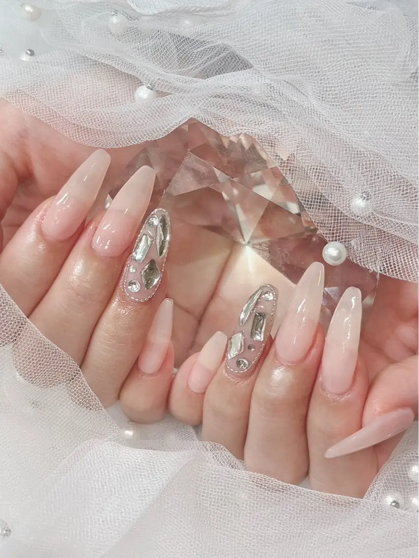 ネイル Lutena Yamamotoのネイルデザイン