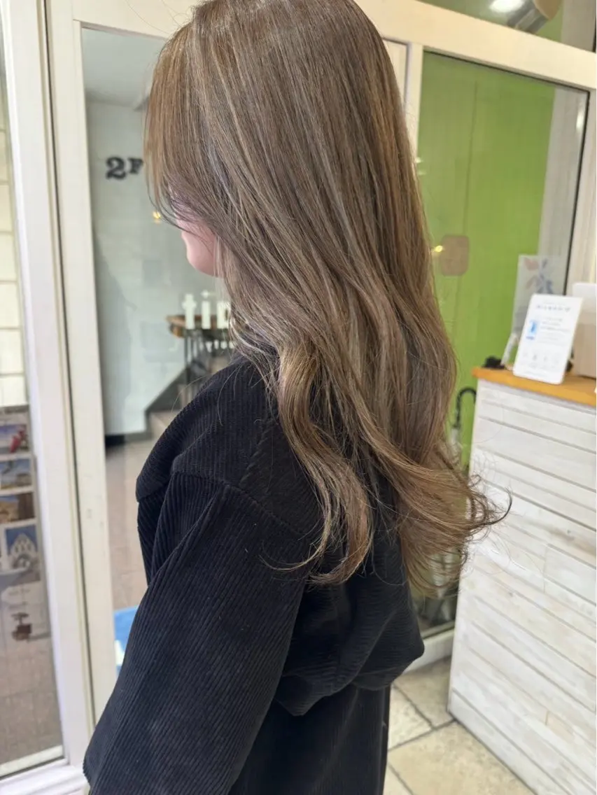 ロング カラー attrait茅ヶ崎 関根美歩のヘアスタイル