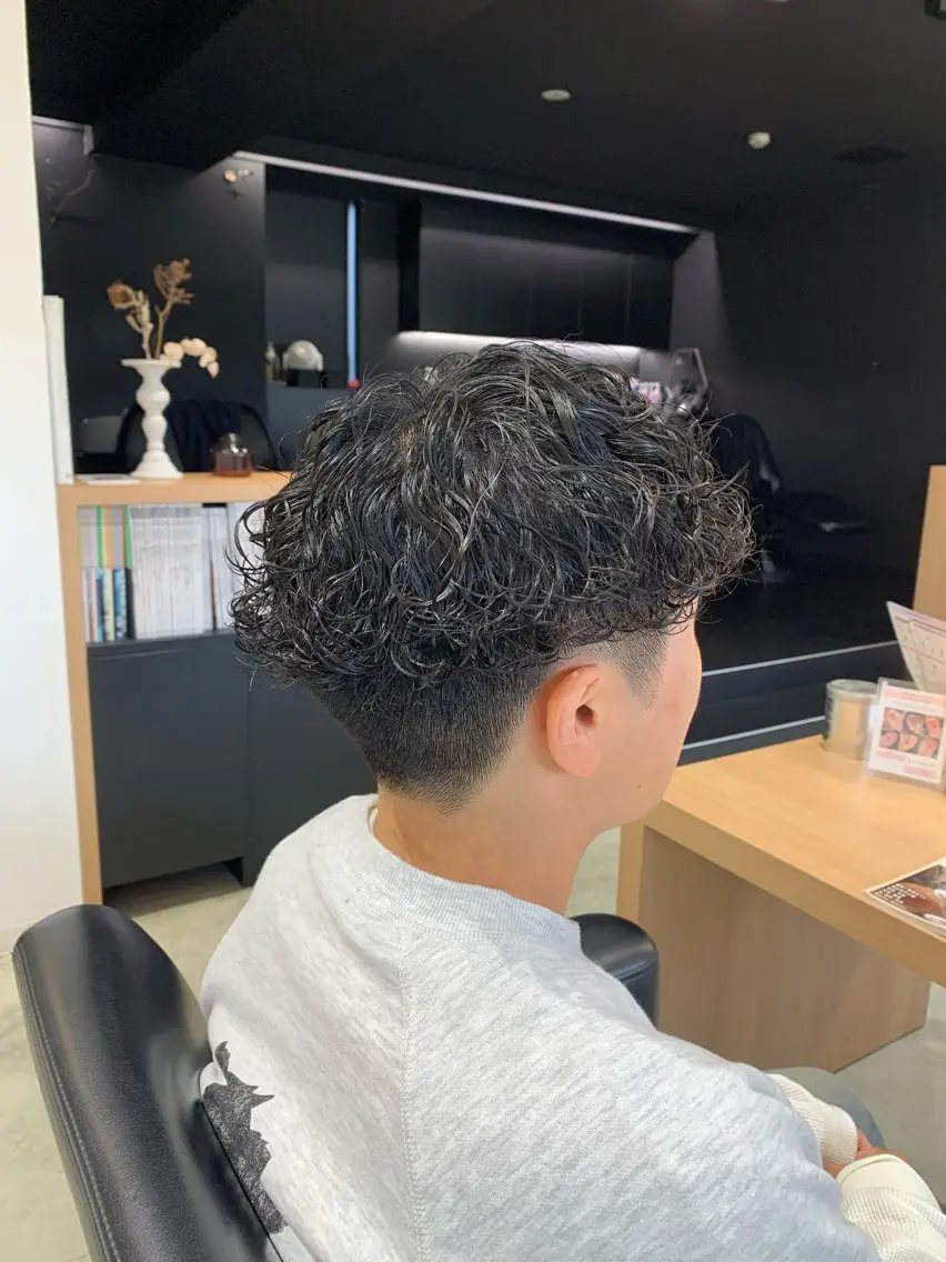 ショート パーマ メンズ メンズパーマ 波巻きパーマ カット パーマ メンズカット・ パーマ🎈はなさかのヘアスタイル