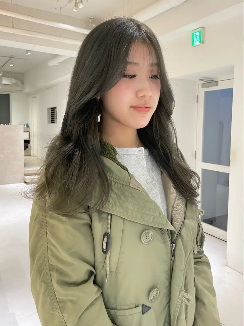セミロング カラー 透明感カラー ヘアカラー loely 💞miyuのヘアスタイル