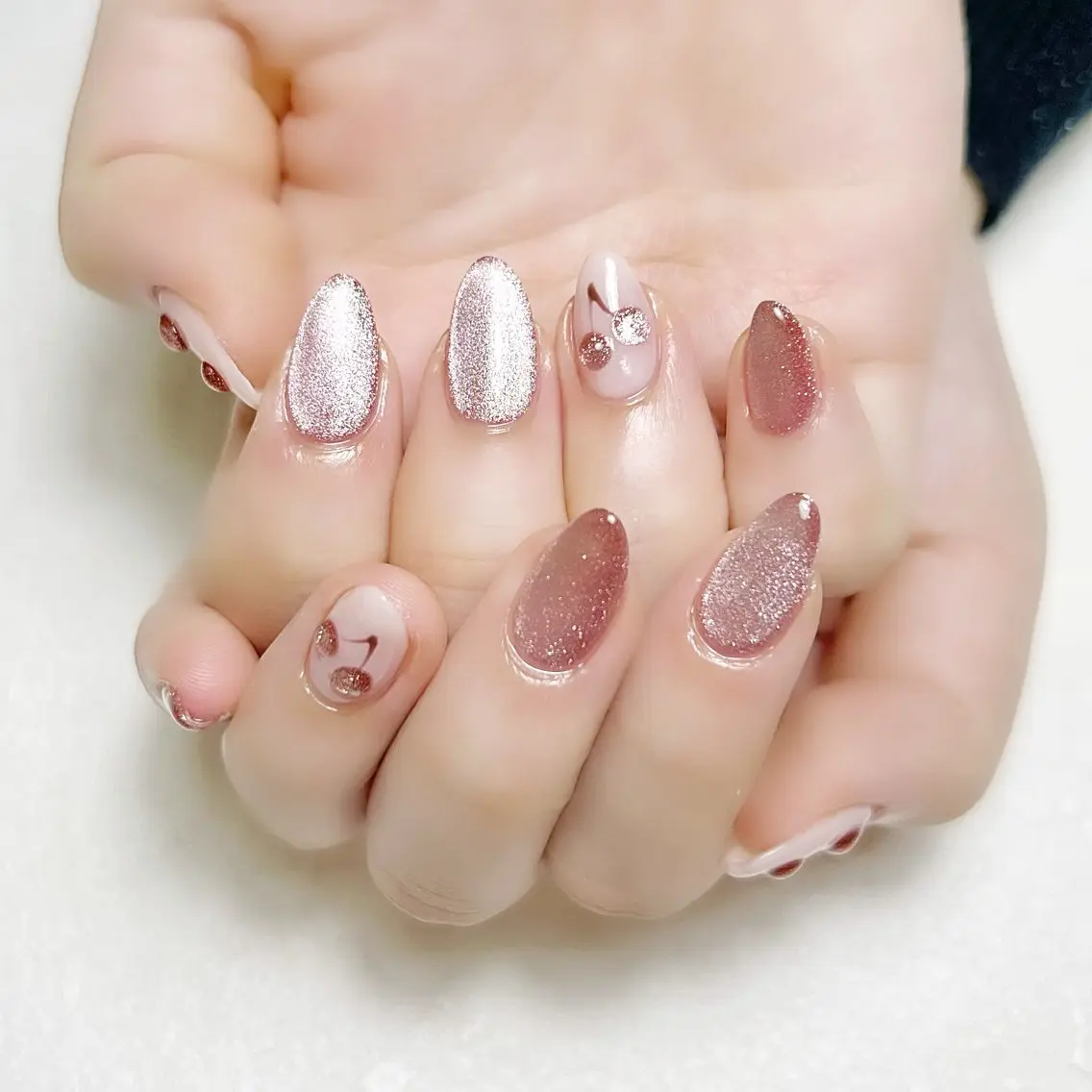 ネイル マグネットネイル 赤色 rouse nail RISATOのネイルデザイン