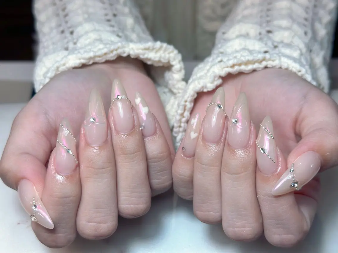 ネイル チークネイル ドット フレンチネイル グラデーション 韓国ネイル ハンドネイル Lisa Nail Salonのネイルデザイン