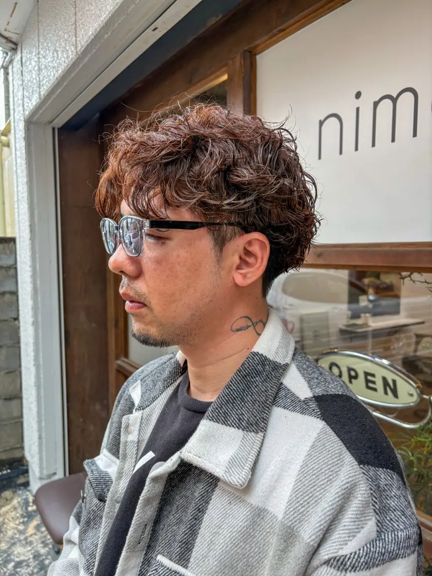 ミディアム カラー パーマ メンズ ミディアムパーマ メンズパーマ メンズツイストパーマ ツイストスパイラルパーマ スパイラルパーマ 名古屋/メンズカット パーマ/シュンペイのヘアスタイル