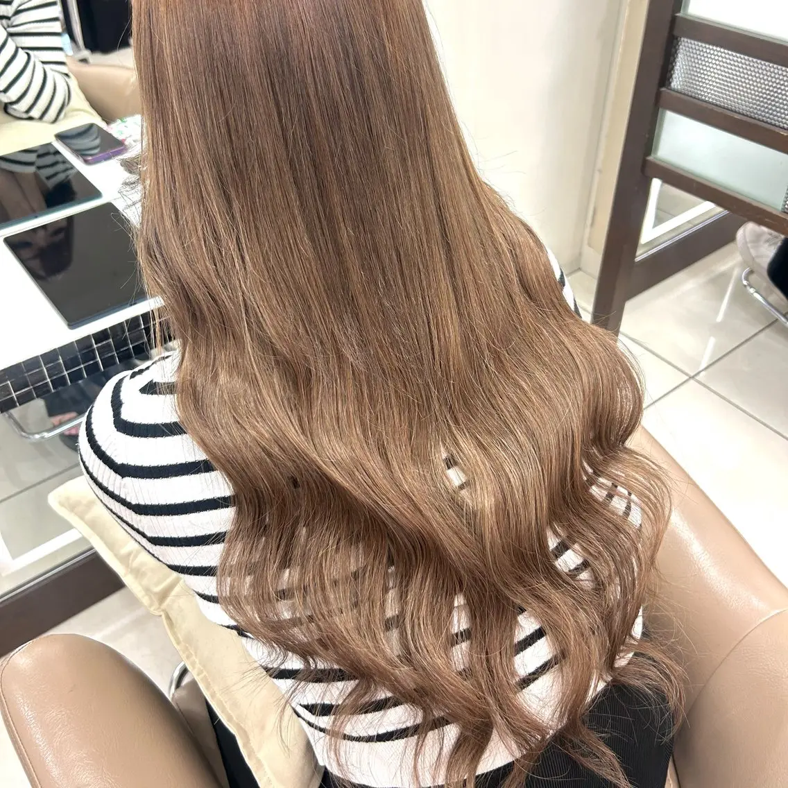 カラー ブリーチ グレージュ ミルクティーグレージュ ヘアカラー エクステ 横浜ハイトーン‪ エクステ/あやかのヘアスタイル