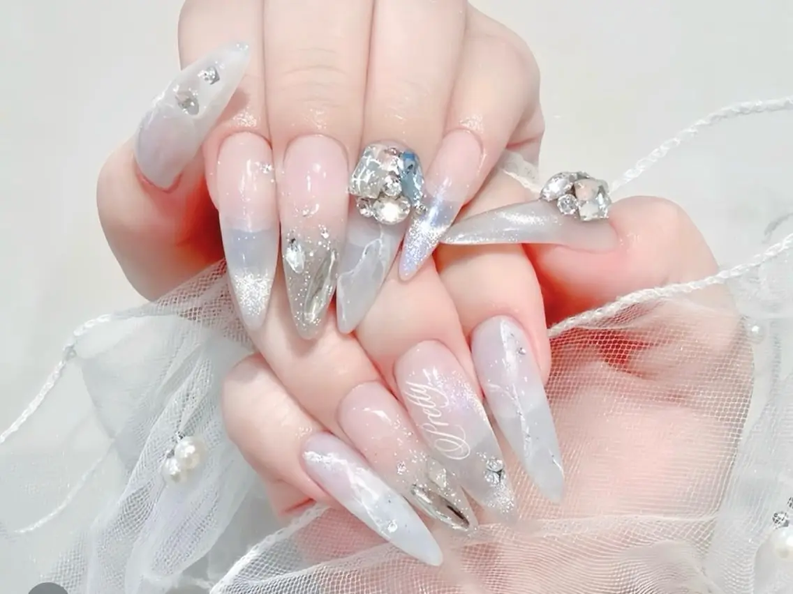 ネイル フットネイル ジェルネイル 韓国ネイル マグネットネイル 持ち込み ハンドネイル Huyn Nail Shinjyukuのネイルデザイン