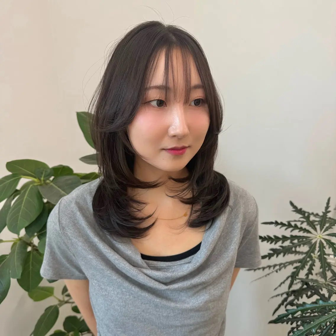 ミディアム ミディアムレイヤー くびれヘア レイヤーカット カット ヘアカラー 📍葛西りんたろう/ ENVのヘアスタイル