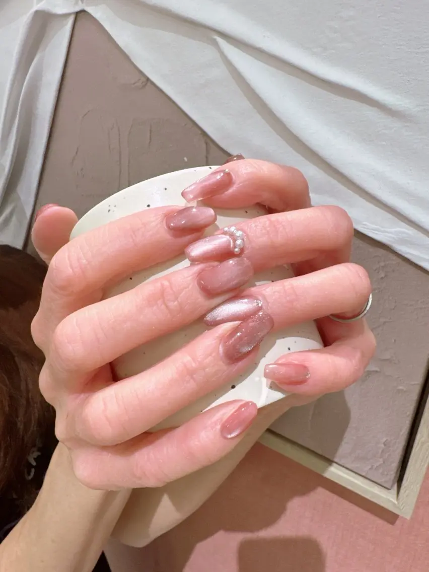ネイル アートネイル べっ甲ネイル ボルドー チークネイル ドット Queeens nailのネイルデザイン