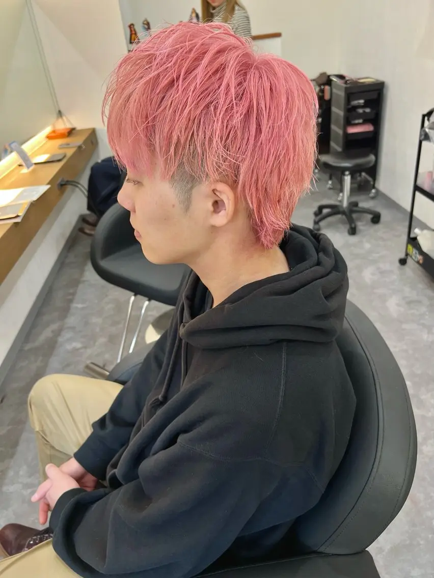 カラー メンズ ショートボブ メンズバレイヤージュ メンズブリーチ メンズハイライト メンズハイトーン 村岡 芽衣のヘアスタイル