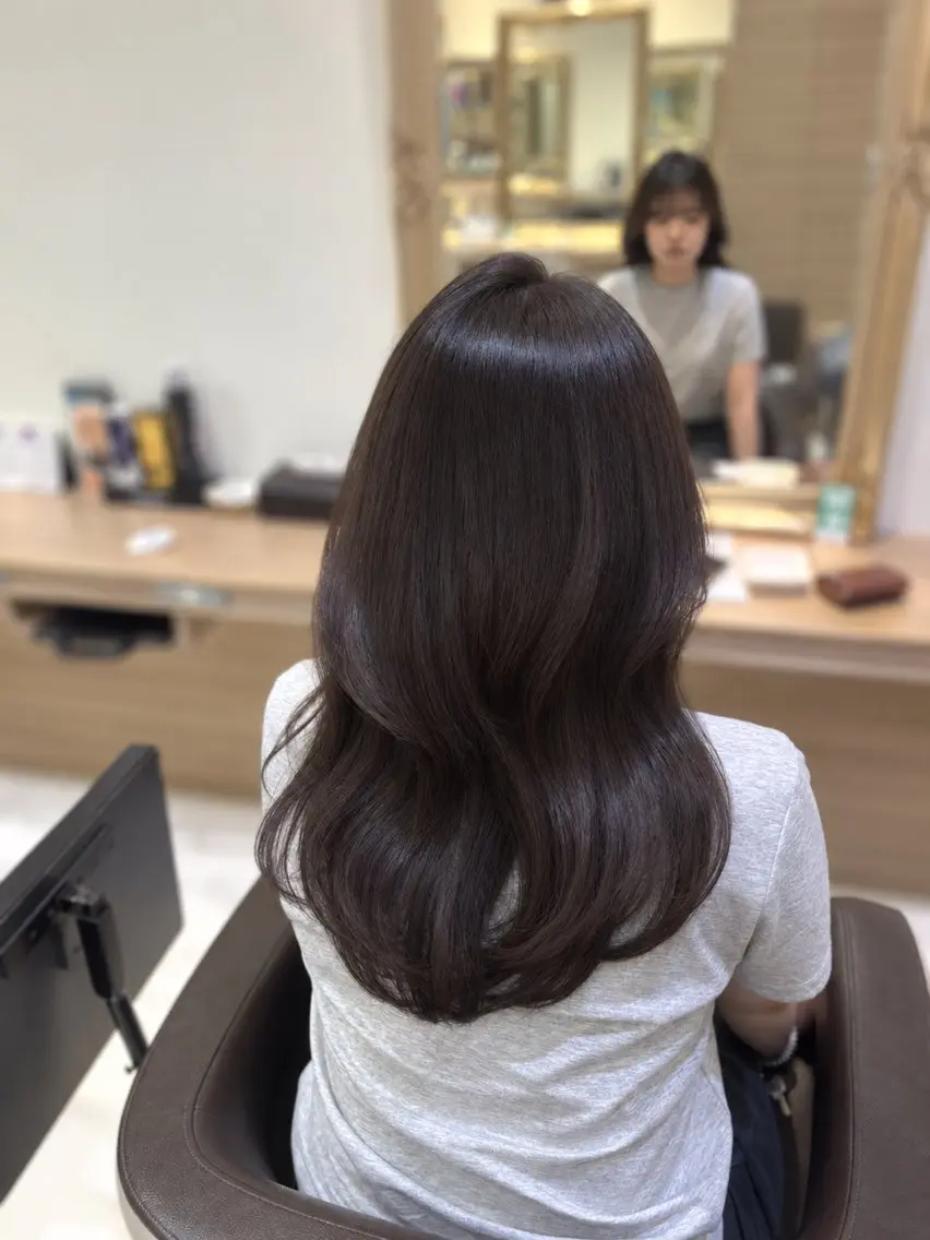 セミロング トリートメント 新田 海和のヘアスタイル