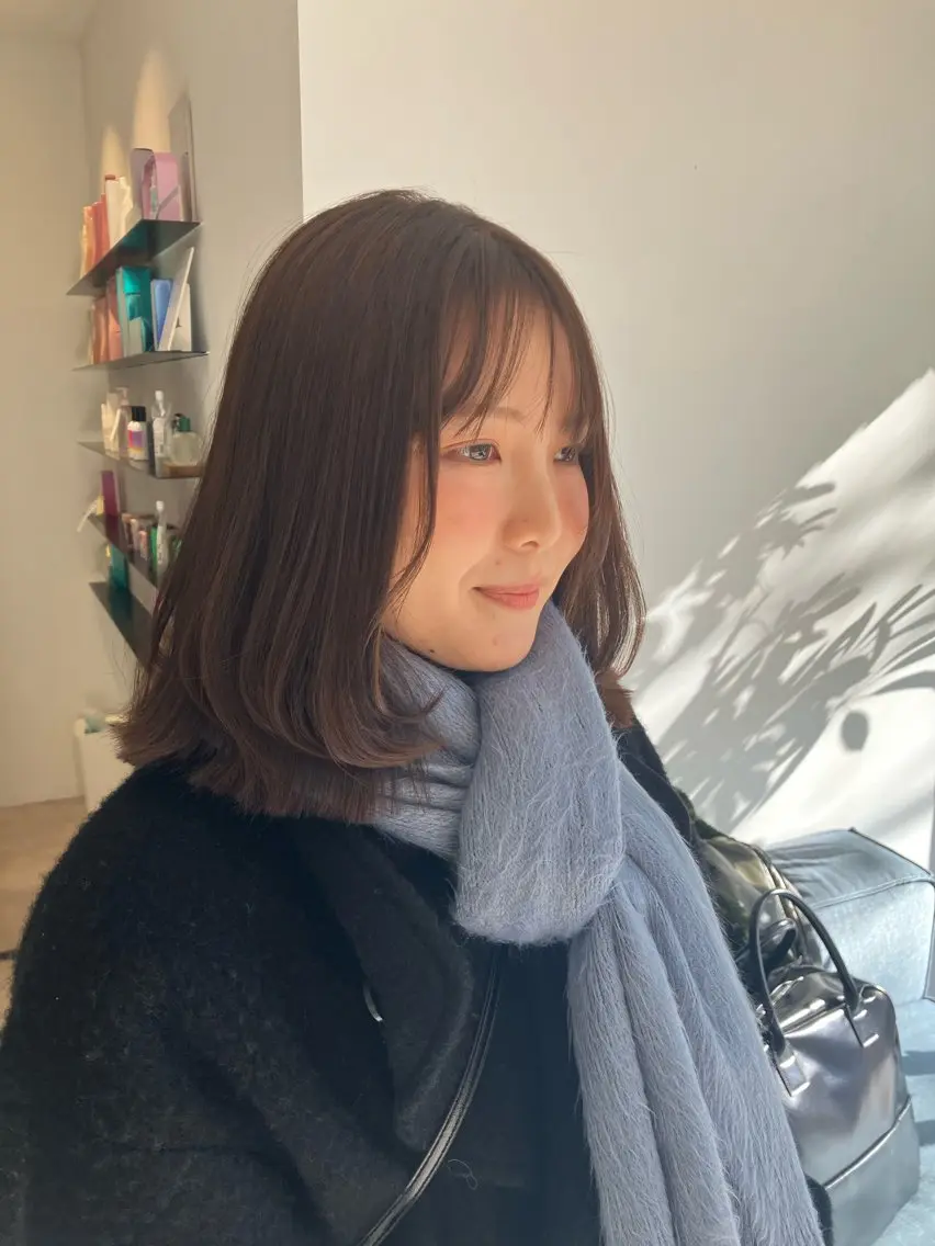 ミディアム カラー ブリーチ ブリーチなしカラー レイヤーカット サキ🤍ハイトーン 🩰くびれ巻きヘアのヘアスタイル