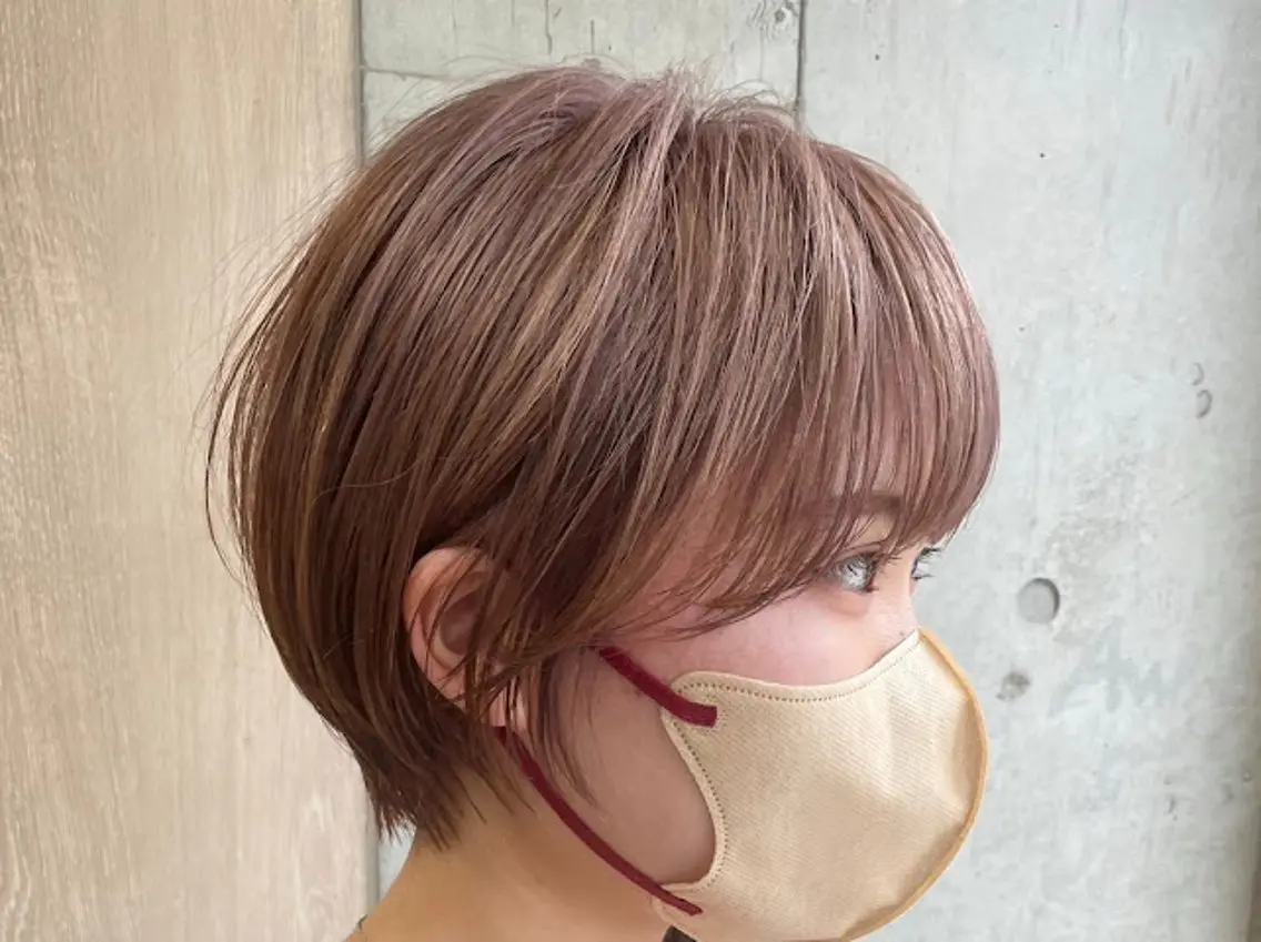 ショート ハイトーン💎 ホワイトベージュ坪谷のヘアスタイル